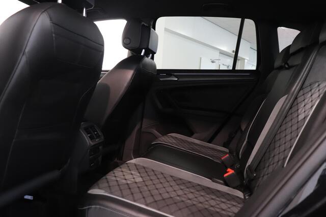 Volkswagen TIGUAN 1.5 TSI R-Line | Matrix LED | Black style | Trekhaak | AppleCarplay AndroidAuto Navigatie |