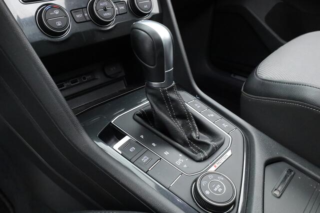 Volkswagen TIGUAN 2.0 TSI 4Motion R-Line DSG 220pk! | Pano | 360cam | Elek. Trekhaak | Adapt. Cruise | Stoelverw. | 20'' | Digi. Dashboard