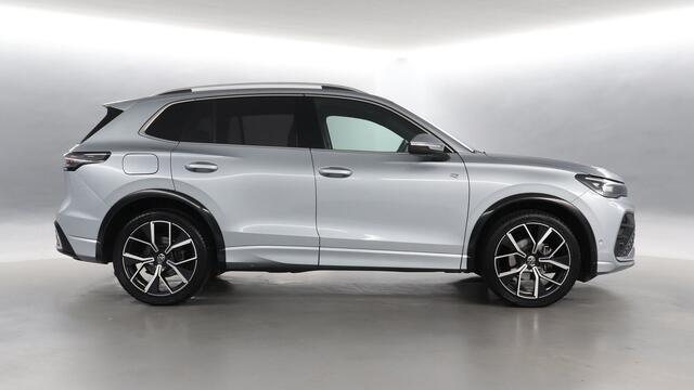Volkswagen TIGUAN 1.5 eTSI 150pk R-Line Business DSG / Trekhaak / Navigatie / Camera / Acc / Demonstratieauto