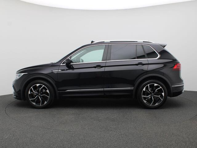Volkswagen TIGUAN 1.5 TSI R-Line Business+ 150PK DSG Panoramadak, trekhaak, leder, achteruitrijcamera, stuur/stoelverwarming, side assist, easy open, alarm, 19'' lichtmetaal
