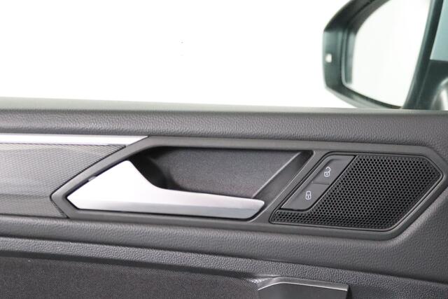 Volkswagen TIGUAN Allspace 1.5 TSI Highline Business R-line, 7-Persoons, Trekhaak, ACC, Camera, Panoramadak, DAB, Stoelverwarming,