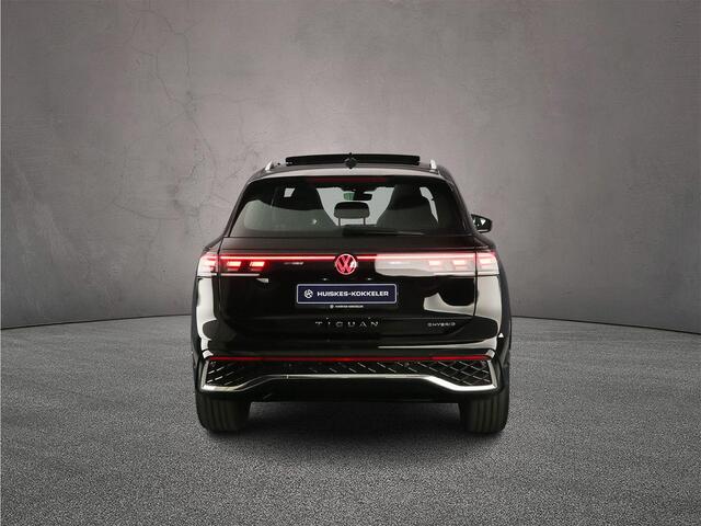 Volkswagen TIGUAN R-Line Edition 1.5 TSI eHybrid 272pk DSG Automaat Trekhaak, Panoramadak, Adaptive cruise control, LED koplampen, Achteruitrijcamera, Elektrische achterklep