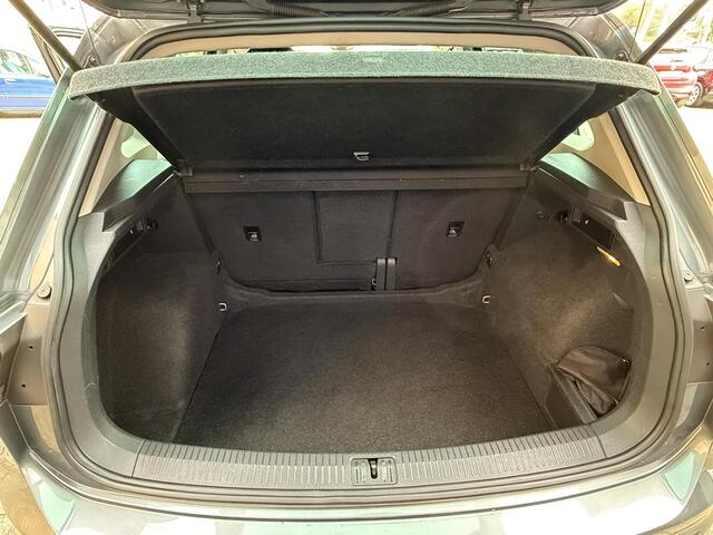 Volkswagen TIGUAN 1.4 TSI Connected Series / Airco clima/ navigatie/ Cruise/ Apple carplay/ PDC/ Elektrische trekhaak/ LMV/ LED