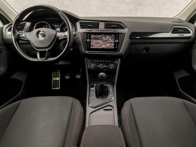 Volkswagen TIGUAN 1.4 TSI Sportline (APPLE CARPLAY, GROOT NAVI, CLIMATE, STOELVERWARMING, ADAPTIVE CRUISE, SPORTSTOELEN, TREKHAAK, PARKEERSENSOREN, NIEUWSTAAT)