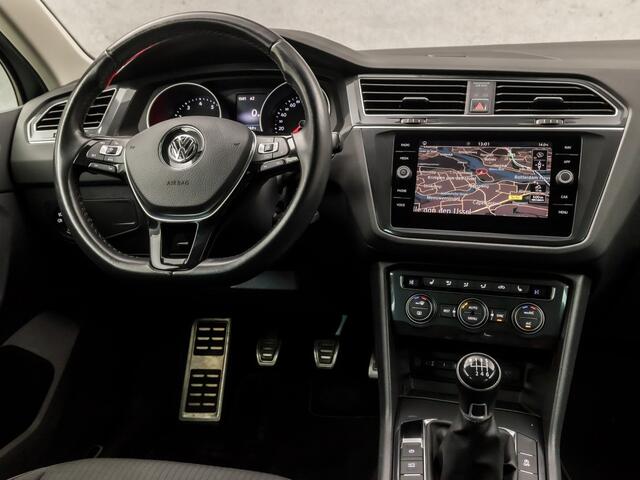 Volkswagen TIGUAN 1.4 TSI Sportline (APPLE CARPLAY, GROOT NAVI, CLIMATE, STOELVERWARMING, ADAPTIVE CRUISE, SPORTSTOELEN, TREKHAAK, PARKEERSENSOREN, NIEUWSTAAT)