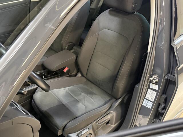 Volkswagen TIGUAN 1.5 TSI ACT Comfortline Business | Pano | Trekhaak | Massage | Apple Carplay