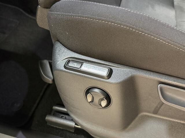 Volkswagen TIGUAN 1.5 TSI ACT Comfortline Business | Pano | Trekhaak | Massage | Apple Carplay