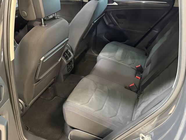 Volkswagen TIGUAN 1.5 TSI ACT Comfortline Business | Pano | Trekhaak | Massage | Apple Carplay