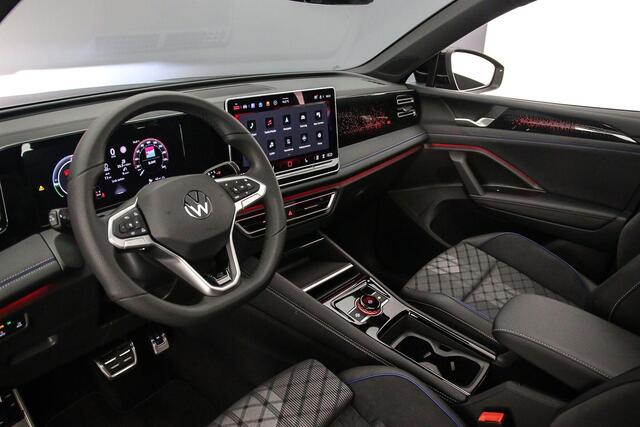 Volkswagen TIGUAN R-Line Edition 1.5 TSI eHybrid 272pk DSG Automaat Trekhaak, Panoramadak, Adaptive cruise control, Elektrische achterklep, Achteruitrijcamera