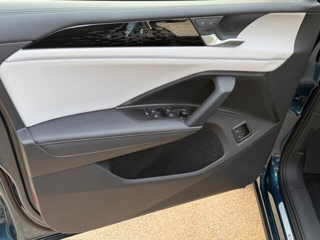 Volkswagen TIGUAN 1.5 eHybrid Elegance | Leder | Panoramadak | IQ light | 20 inch velgen | Trekhaak | 360 Camera | Rijklaar incl. garantie