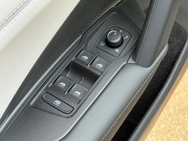 Volkswagen TIGUAN 1.5 eHybrid Elegance | Leder | Panoramadak | IQ light | 20 inch velgen | Trekhaak | 360 Camera | Rijklaar incl. garantie