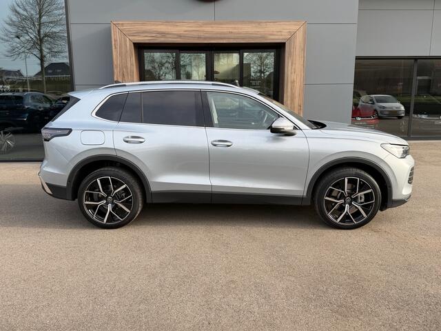 Volkswagen TIGUAN 1.5 eHybrid Elegance | Panoramadak | IQ light | 20 inch velgen | Trekhaak | 360 Camera | Rijklaar incl. garantie