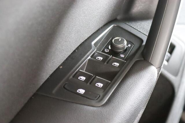 Volkswagen TIGUAN 1.5 TSI Elegance Trekhaak, IQ Light, Apple Carplay/Android Auto, Stoel/Stuur verwarming,