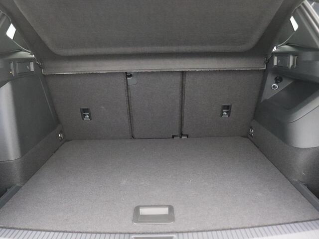 Volkswagen TIGUAN 1.5 eHybrid R-Line Edition 272PK DSG Pano-Schuifdak, Black Style, Trekhaak, 20" LM Velgen, Head-Up Display, Harman Kardon, Matrix LED-Verlichting, 360gr. Camera, Navi, Elektr. Achterklep