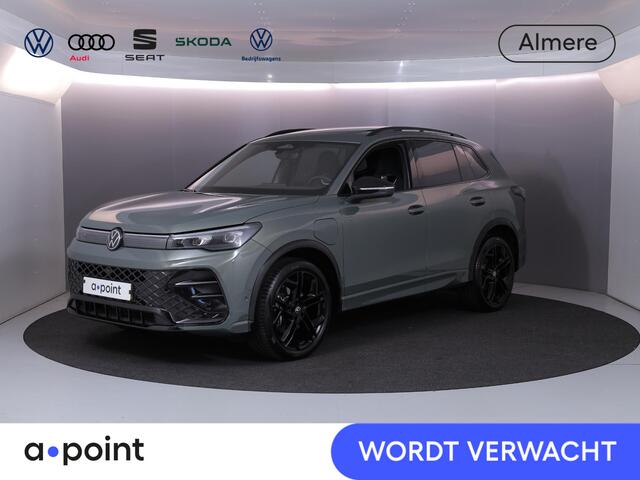 Volkswagen TIGUAN 1.5 eHybrid R-Line Edition 204 pk Automaat (DSG) | Verlengde garantie | Navigatie | Panoramadak | Trekhaak (wegklapbaar) | Parkeersensoren (Park assist) | Rondomzicht camera | Stoelverwarming v/a | R-Line |