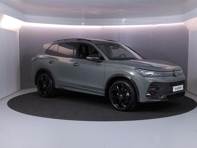 Volkswagen TIGUAN 1.5 eHybrid R-Line Edition 204 pk Automaat (DSG) | Verlengde garantie | Navigatie | Panoramadak | Trekhaak (wegklapbaar) | Parkeersensoren (Park assist) | Rondomzicht camera | Stoelverwarming v/a | R-Line |