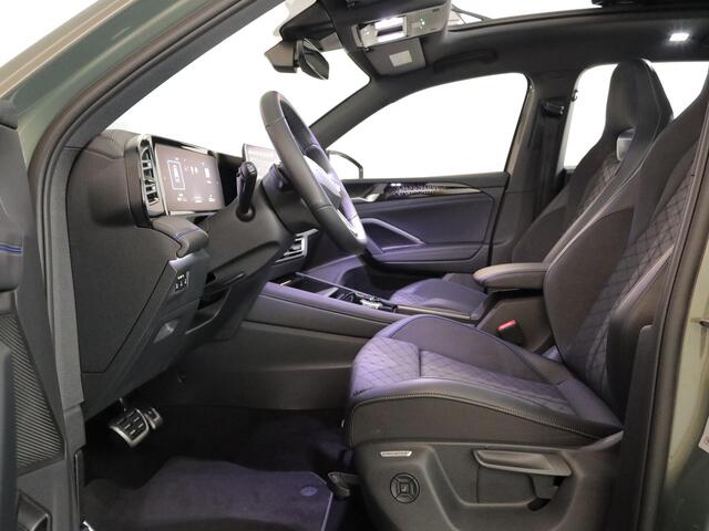 Volkswagen TIGUAN 1.5 eHybrid R-Line Edition 204 pk Automaat (DSG) | Verlengde garantie | Navigatie | Panoramadak | Trekhaak (wegklapbaar) | Parkeersensoren (Park assist) | Rondomzicht camera | Stoelverwarming v/a | R-Line |