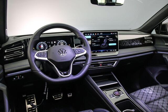 Volkswagen TIGUAN 1.5 eHybrid R-Line Edition 272pk DSG Automaat, Panoramadak, Trekhaak, Adaptive cruise control, Stoelverwarming, Stuurwiel verwarmd, Elektrische achterklep, Parkeersensoren