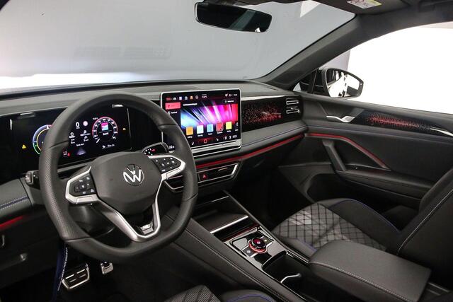 Volkswagen TIGUAN 1.5 eHybrid R-Line Edition 272pk DSG Automaat, Panoramadak, Trekhaak, Adaptive cruise control, Achteruitrijcamera, Stoelverwarming, Stuurwiel verwarmd, Elektrische achterklep