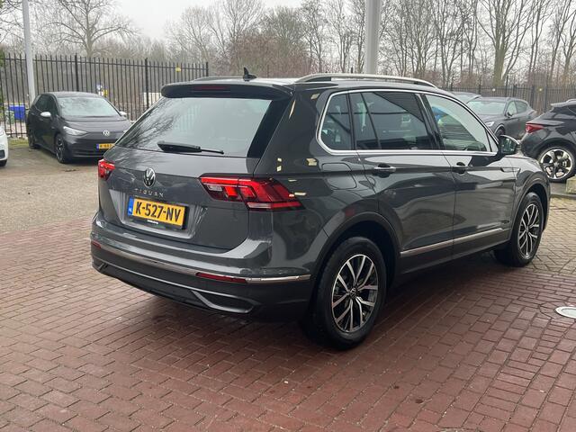 Volkswagen TIGUAN 1.5 TSI DSG Life Business / Navigatie / Achteruitrij camera / Zwenkbare trekhaak / 17'' LMV