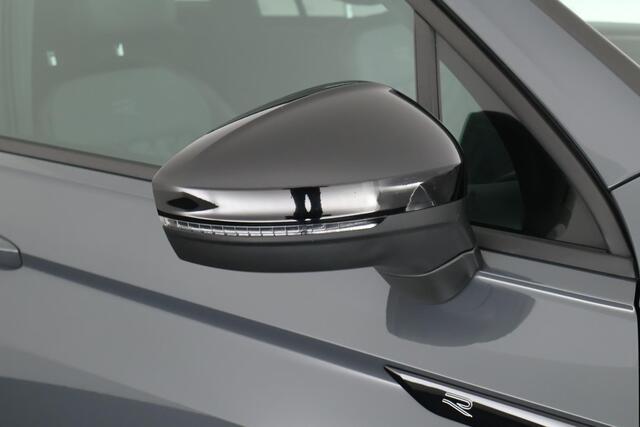 Volkswagen TIGUAN 1.5 TSI 150pk DSG 2x R-Line Black Style Trekhaak Camera Stoelverwarming V+A Head-Up Panoramadak Navigatie