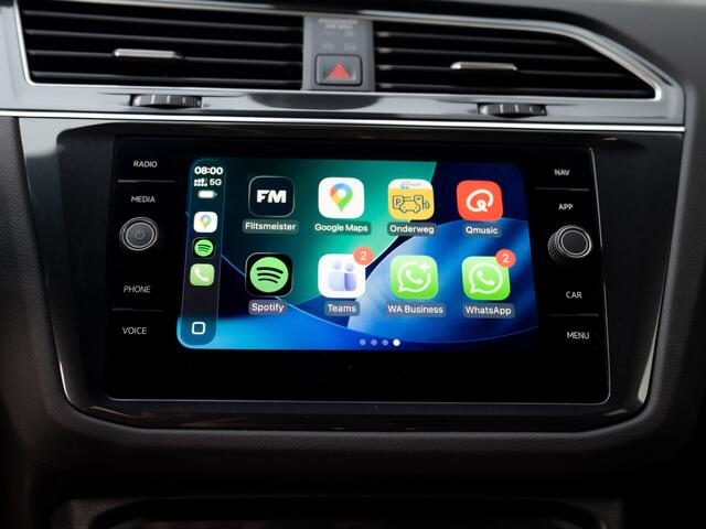 Volkswagen TIGUAN 1.5 TSI R-Line Business | Trekhaak wegkl. | Keyless | 20'' | Elk. A-klep | Side Assist | IQ Light | Prijs Rijklaar!!