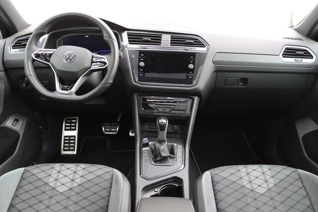 Volkswagen TIGUAN 1.5 TSI R-Line Business+ | Panorama dak | Camera | Carplay | Keyless