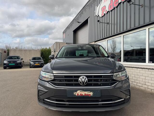 Volkswagen TIGUAN 1.4 TSI eHybrid Active uitvoering Trekhaak Stoelverwarming Stuurverwarming Carplay