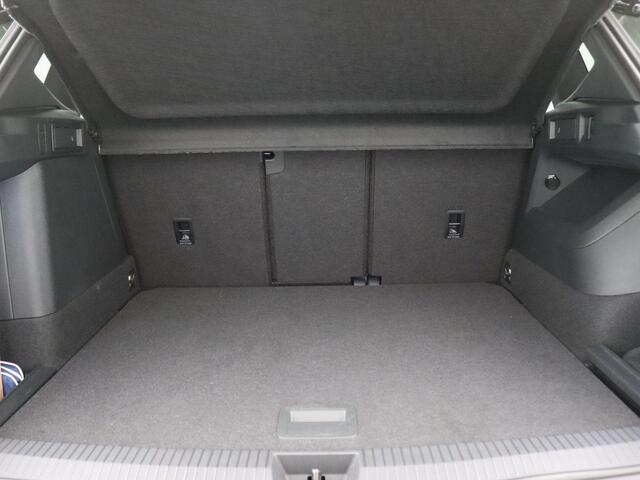 Volkswagen TIGUAN 1.5 eHybrid R-Line Edition 272PK DSG Pano-Schuifdak, Black Style, 19" LM Velgen, Keyless, Navi via Apple Carplay/Android Auto, Achteruitrijcamera, Side Assist, Elektr. Achterklep