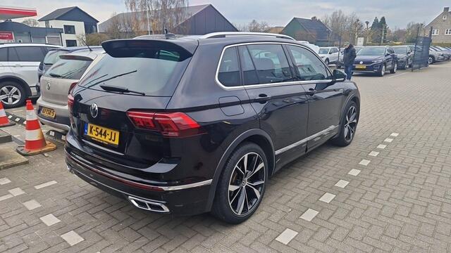 Volkswagen TIGUAN 1.5 TSI R-Line Business+ High-end geluidsysteem, 20 Inch wielen, panoramadak, navigatie, electrische achterklep, stuurwielverwarming, stoelverwarming, dode hoekdetectie, carplay, Parkassist,