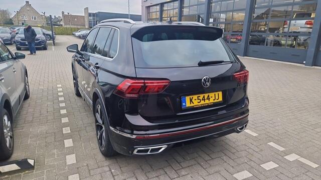 Volkswagen TIGUAN 1.5 TSI R-Line Business+ High-end geluidsysteem, 20 Inch wielen, panoramadak, navigatie, electrische achterklep, stuurwielverwarming, stoelverwarming, dode hoekdetectie, carplay, Parkassist,