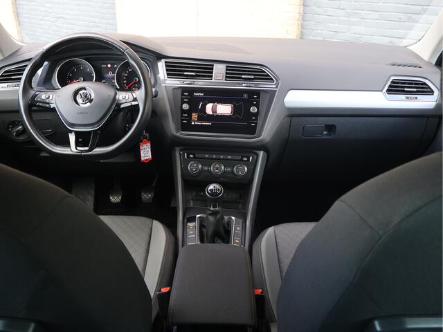 Volkswagen TIGUAN 1.5 TSI Comfortline ACC | CarPlay | 19" | Org. NL | Haak