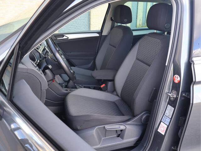 Volkswagen TIGUAN 1.5 TSI Comfortline ACC | CarPlay | 19" | Org. NL | Haak