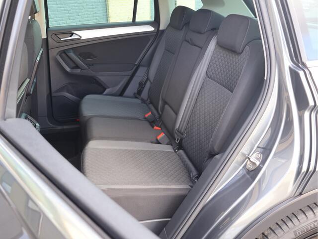 Volkswagen TIGUAN 1.5 TSI Comfortline ACC | CarPlay | 19" | Org. NL | Haak