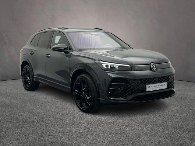 Volkswagen TIGUAN R-Line Edition 1.5 TSI eHybrid 272pk DSG Automaat Trekhaak, Panoramadak, Navigatie, Black style, Achteruitrijcamera, Elektrische achterklep