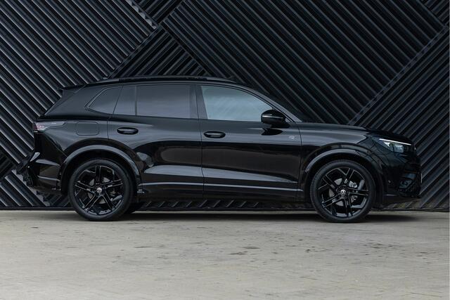 Volkswagen TIGUAN 1.5 eTSI R-Line ACC Pano IQ Light Massage 360 Ambient Winterpakket