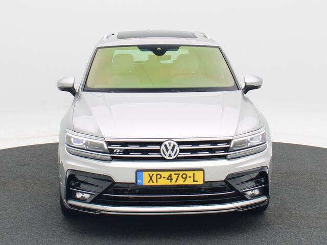 Volkswagen TIGUAN 1.5 TSi 150 Pk Automaat Highline Business R-Line | Trekhaak | Panoramadak | Stoelverwarming | Adaptive Cruise | Leer | Camera | Navigatie | 19 Inch | 86.551 Km !!