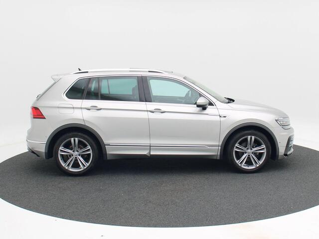 Volkswagen TIGUAN 1.5 TSi 150 Pk Automaat Highline Business R-Line | Trekhaak | Panoramadak | Stoelverwarming | Adaptive Cruise | Leer | Camera | Navigatie | 19 Inch | 86.551 Km !!
