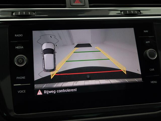 Volkswagen TIGUAN 1.5 TSi 150 Pk Automaat Highline Business R-Line | Trekhaak | Panoramadak | Stoelverwarming | Adaptive Cruise | Leer | Camera | Navigatie | 19 Inch | 86.551 Km !!