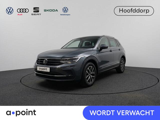 Volkswagen TIGUAN 1.4 TSI eHybrid Life 245 pk Automaat (DSG) | Navigatie | Trekhaak (wegklapbaar) | Parkeersensoren | Adaptieve cruise control | Stoelverwarming |