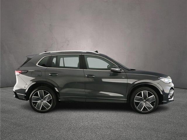 Volkswagen TIGUAN R-Line Edition 1.5 TSI eHybrid 272pk DSG Automaat Trekhaak, Panoramadak, Adaptive cruise control, Elektrische achterklep, LED koplampen, Achteruitrijcamera