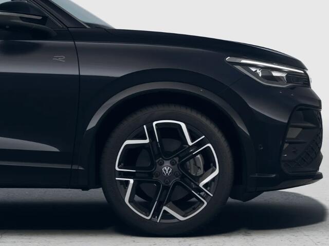 Volkswagen TIGUAN R-Line Edition 1.5 eHybrid 204 PK 6 versn. DSG · Achteruitrijcamera · Draadloze telefoonlader · Black Style Pakket · Panoramaschuif-kanteldak · Trekhaak inklapbaar, met elektrische ontgrendeling, incl. aanhangermanoeuvreerhulp Trailer Assist ·
