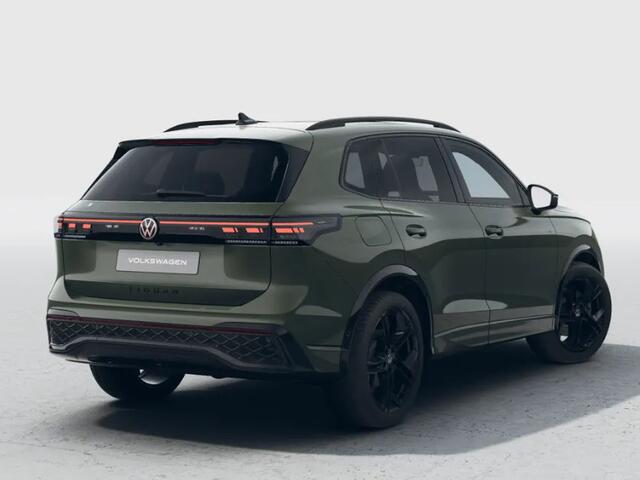 Volkswagen TIGUAN R-Line Edition 1.5 eHybrid 272 PK 6 versn. DSG Achteruitrijcamera · Draadloze telefoonlader · Black Style Pakket · Panoramaschuif-kanteldak · Trekhaak inklapbaar, met elektrische ontgrendeling, incl. aanhangermanoeuvreerhulp Trailer Assist ·