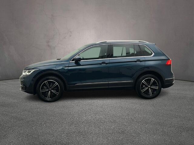 Volkswagen TIGUAN Elegance 1.4 TSI eHybrid 245pk DSG Automaat Trekhaak, Head up display, Adaptive cruise control, LED matrix koplampen, Elektrische achterklep