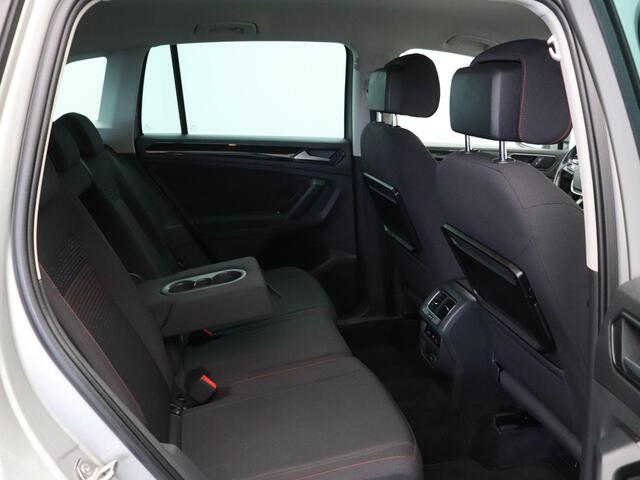 Volkswagen TIGUAN 1.4 TSI Comfortline Business | Climate control | Stoelverwarming | Trekhaak elektrisch uitklapbaar | Navigatie | PDC voor en achter |