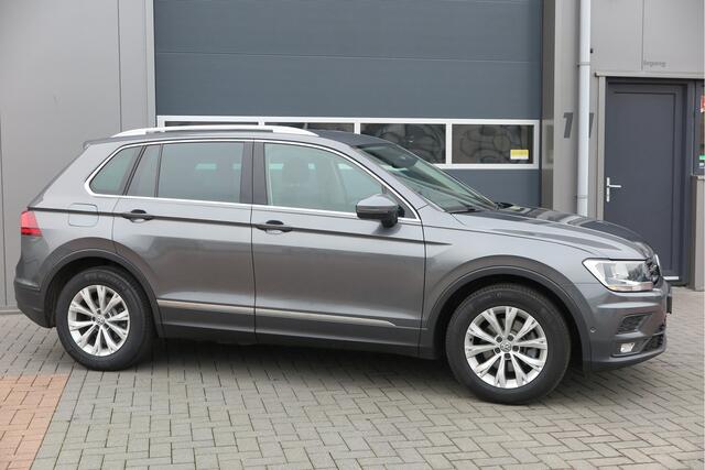 Volkswagen TIGUAN 1.4 TSI 125pk Comfortline 6 versn. , Camera , Trekhaak , Navi, Carplay. Stuurwiel multifunctioneel, Adaptive cruise, Buitenspiegels inklapbaar,Parkeerhulp. .
