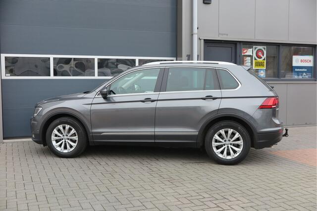 Volkswagen TIGUAN 1.4 TSI 125pk Comfortline 6 versn. , Camera , Trekhaak , Navi, Carplay. Stuurwiel multifunctioneel, Adaptive cruise, Buitenspiegels inklapbaar,Parkeerhulp. .