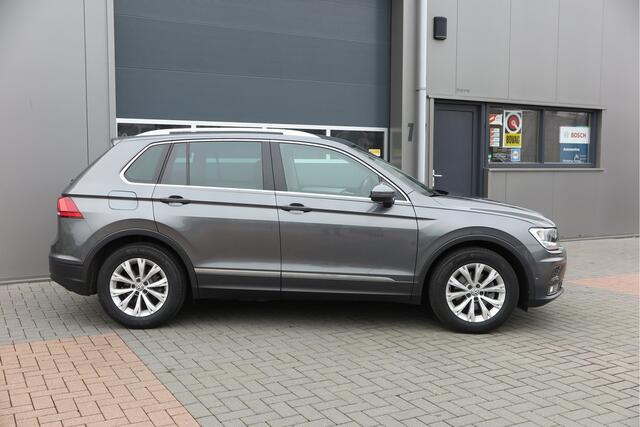 Volkswagen TIGUAN 1.4 TSI 125pk Comfortline 6 versn. , Camera , Trekhaak , Navi, Carplay. Stuurwiel multifunctioneel, Adaptive cruise, Buitenspiegels inklapbaar,Parkeerhulp. .