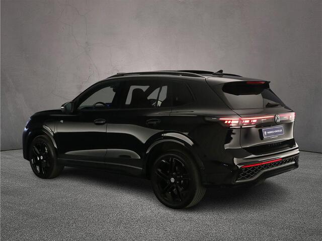 Volkswagen TIGUAN R-Line Edition 1.5 TSI eHybrid 272pk DSG Automaat Trekhaak, Panoramadak, Black style, Harman Kardon audio, Adaptive cruise control, LED koplampen, Elektrische achterklep