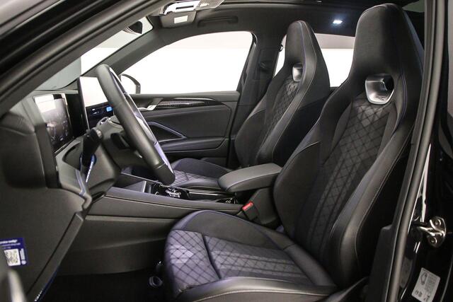 Volkswagen TIGUAN R-Line Edition 1.5 TSI eHybrid 272pk DSG Automaat Trekhaak, Panoramadak, Black style, Harman Kardon audio, Adaptive cruise control, LED koplampen, Elektrische achterklep